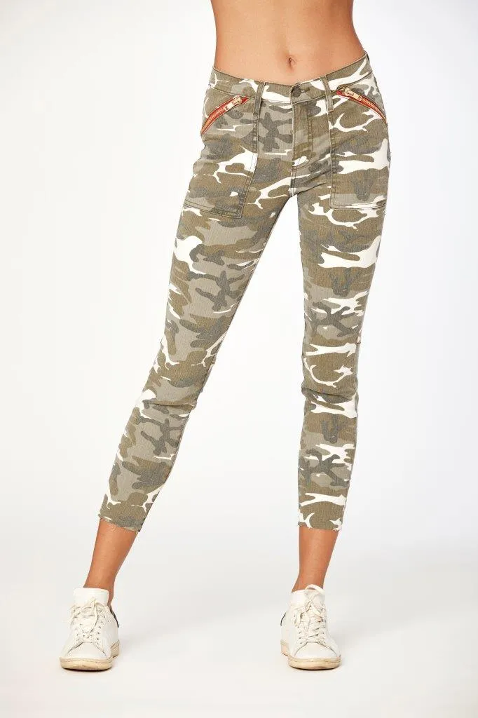 Etienne Marcel Womens Red Zipper Camo Jeans