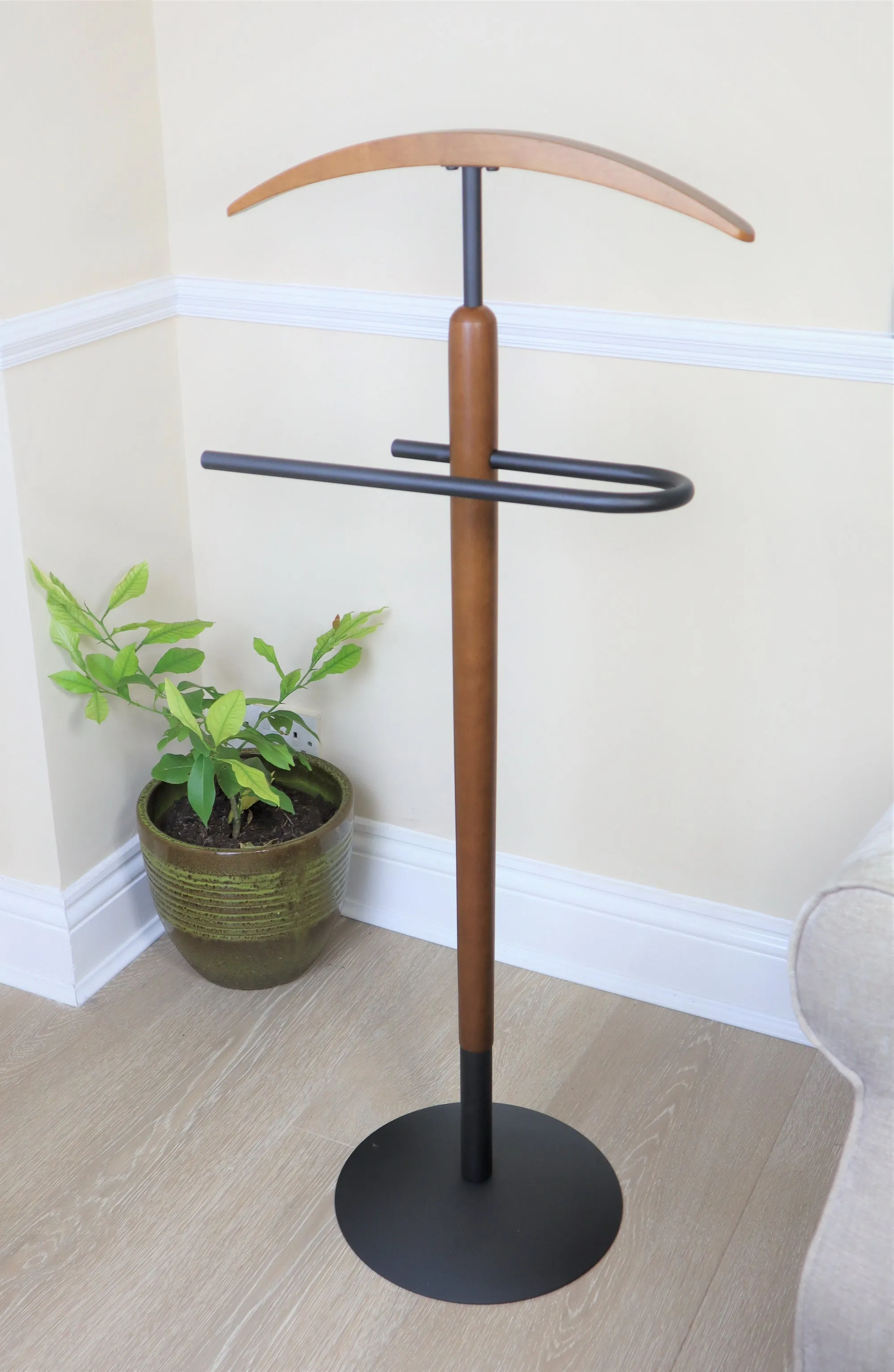 Grayson Suit Butler/Men's Valet/Coat Stand, Metal, Black/Walnut