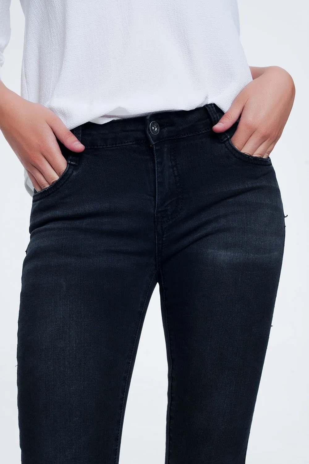 JEANS NEGROS LAVADOS AJUSTADOS