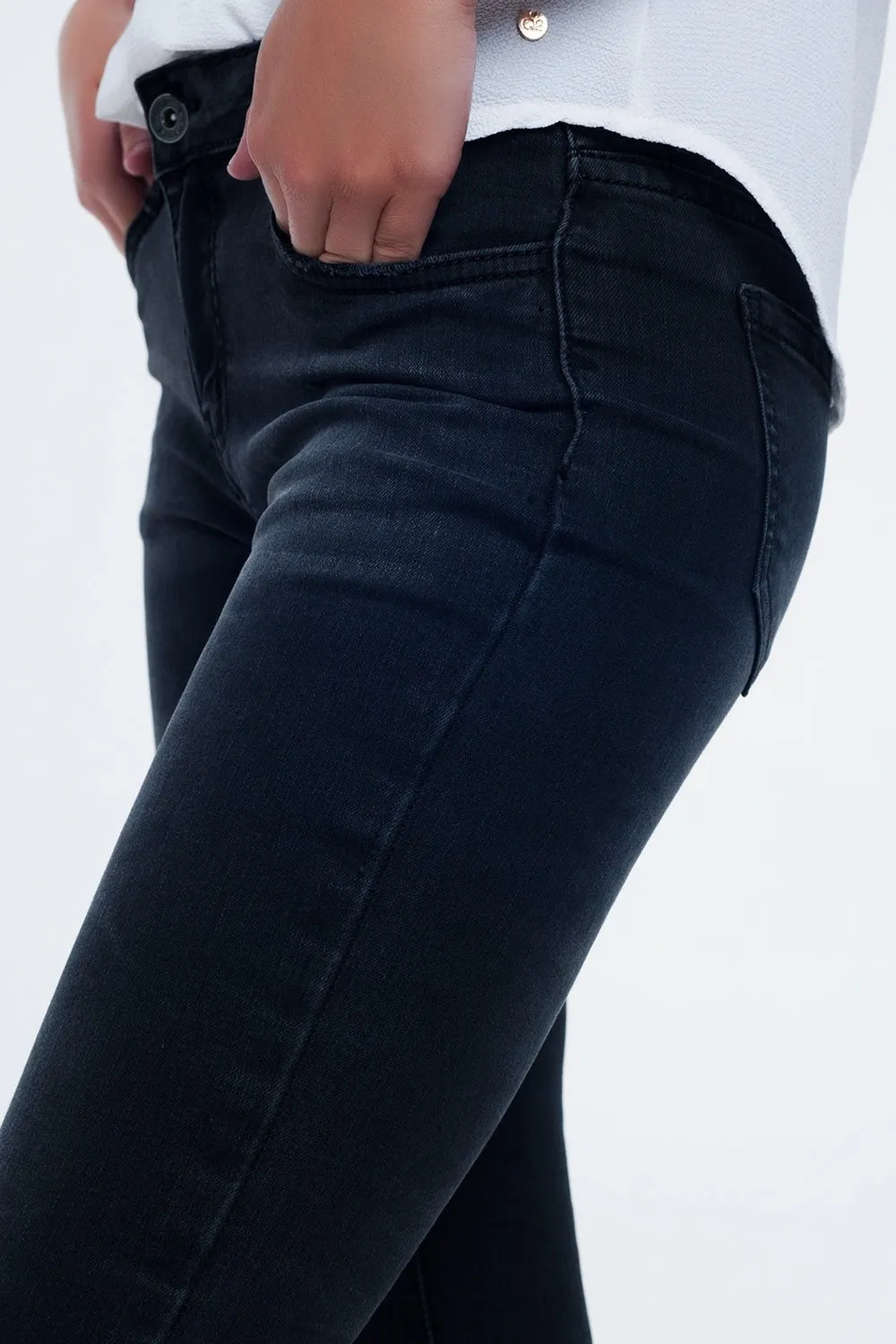 JEANS NEGROS LAVADOS AJUSTADOS