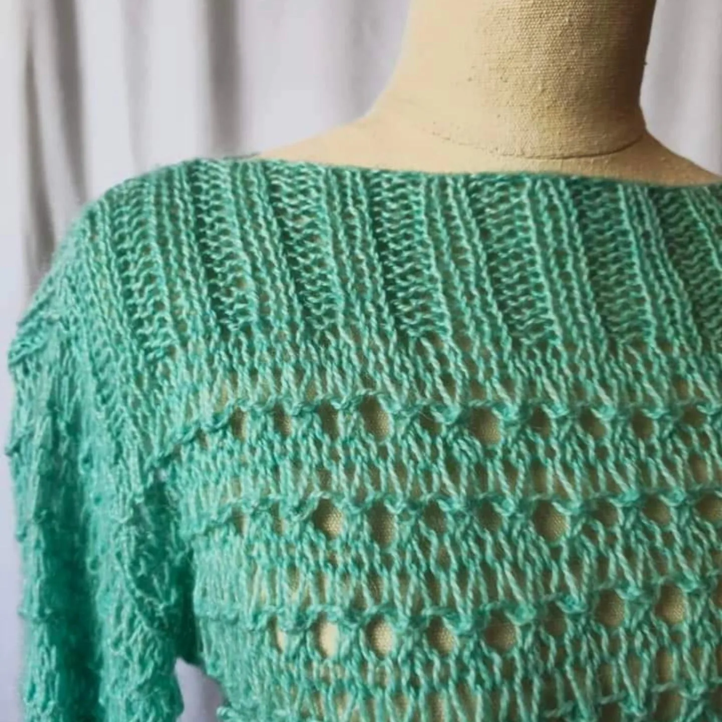 Pastel green hand knit jumper S/M