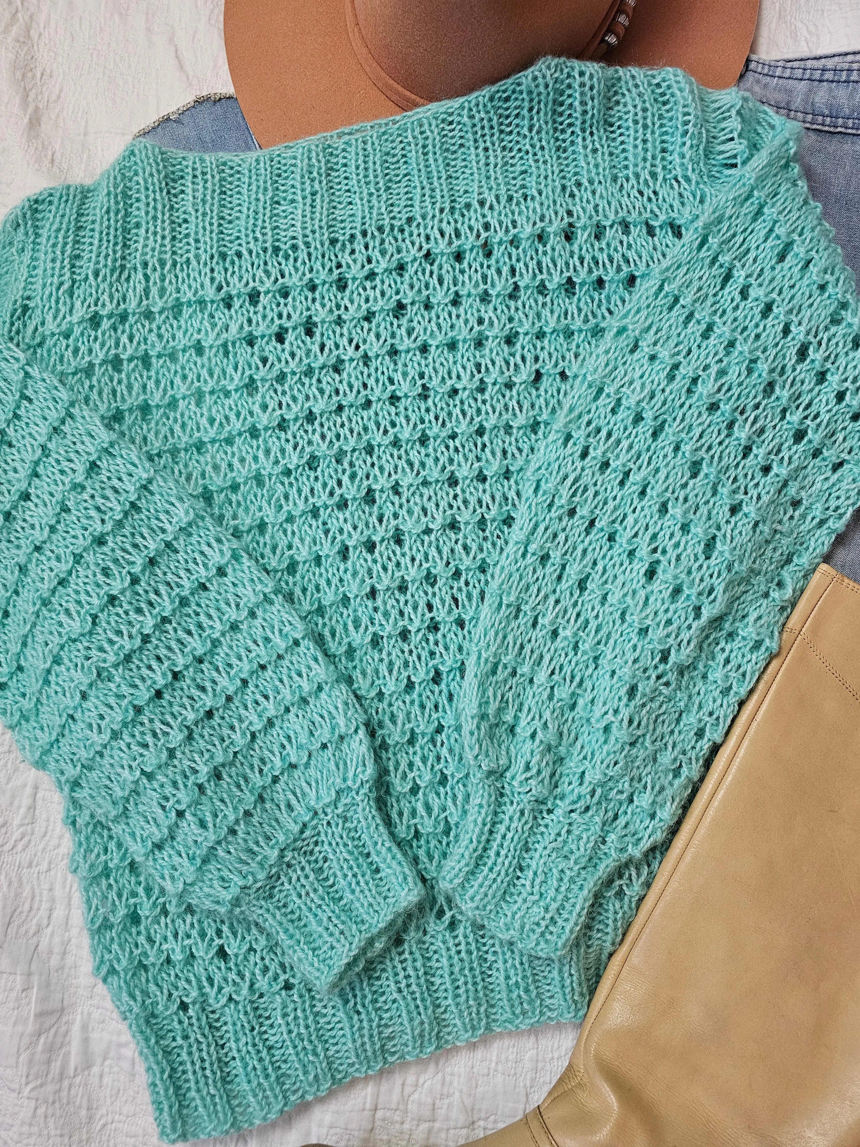 Pastel green hand knit jumper S/M