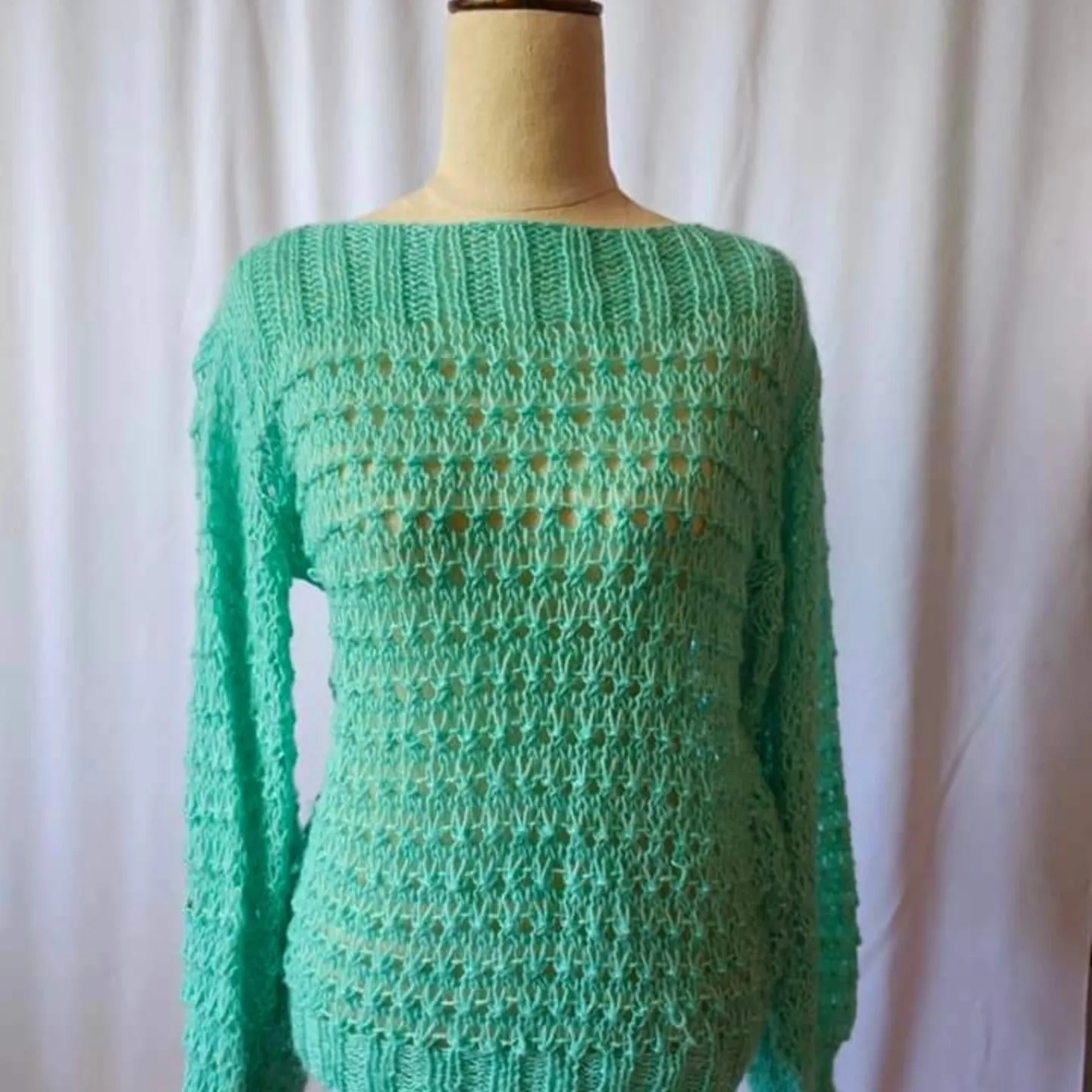 Pastel green hand knit jumper S/M